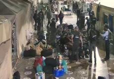 سجانون اسرائيليون يعتدون على أسرى النقب
