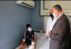 وفد من البرلمان العربي يعود جرحى العدوان الإسرائيلي في مستشفى معهد ناصر