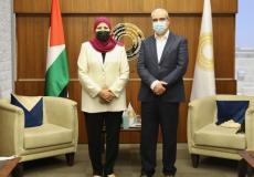 لقاء محافظ سلطة النقد مع وزيرة المرأة