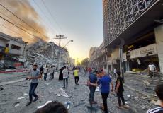 من مكان قصف برج الشروق وسط مدينة غزة