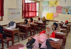 طالبات يقدمن امتحانات- تعبيرية