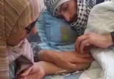 الأسير الغضنفر في أحضان والدته