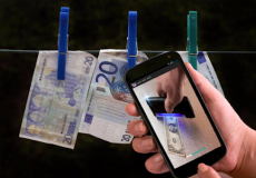 مختصة تكشف كيفية معرفة النقود المزيفة باستخدام الهاتف الذكي