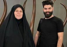 فاطمة البهادلي مع ابنها ىالقتيل علي كريم