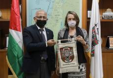 يحيى السراج مع منسقة الأمم المتحدة