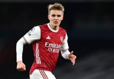 مارتن أوديغارد - لعب معارًا مع أرسنال الموسم الماضي