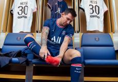 ميسي بقميص باريس سان جيرمان