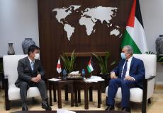 رئيس الوزراء خلال لقائه وزير الخارجية الياباني