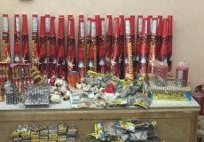 الشرطة تلقي القبض على تجار ومستخدمي الألعاب النارية