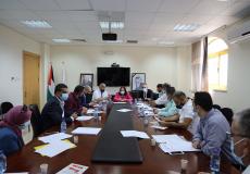 الاتفاق على تطعيم طلبة المدارس