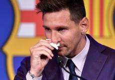 ميسي كان قد ودع برشلونة بالدموع