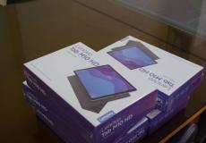 توزيع 130 جهاز تابلت للطلبة من الأسر الفقيرة في قلقيلية