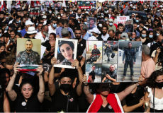 صورة من مظاهرات أمس خرج اللبنانين في ذكرى مرور عام على انفجار مرفأ بيروت