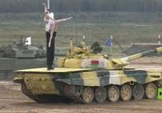 راقصة باليه في عرض عسكري