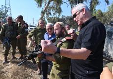 غانتس خلال جولة مع فرقة غزة القيادة الجنوبية