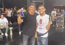 شاب من ذوي القدرات الخاصة لعمرو دياب على المسرح: بحبك قوي يا هضبة