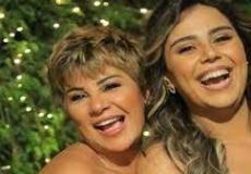 مفيدة شيحة مع ابنتها منة