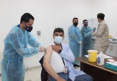 مواطنون يتلقون لقاح كورونا في الأردن - أرشيف
