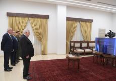 الرئيس عباس أثناء تقبل أوراق اعتماد السفراء