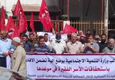 اعتصام جماهيري بخانيونس يطالب بصرف المساعدات النقدية للأسر الفقيرة