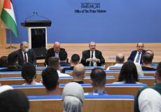 رئيس الوزراء محمد اشتية يلتقي الفوج الثاني من برنامج "البرمجة للشباب"