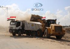 من أعمال تسوية في شارع الرشيد شمال غزة