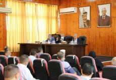 الوزير أحمد مجدلاني خلال لقاء مع ممثلي الجمعيات الخيرية والأهلية في قلقيلية