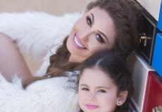 مي سليم وطفلتها لي لي