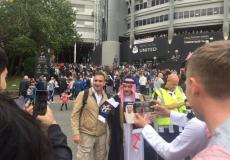 الأعلام السعودية تزين مباراة نيوكاسل يونايتد وتوتنهام الانجليزي