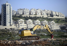 صورة أرشيفية لحفار اسرائيلي يعمل في أحدى مستوطنات الضفة الغربية