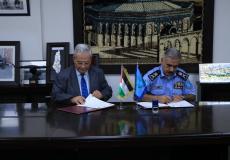 الشرطة وجامعة القدس المفتوحة توقعان مذكرة تعاون وتفاهم