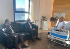 العالول وأبو سيف يطمئنان على صحة الدكتور نبيل شعث