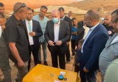 الهباش يسلم مكرمة رئاسية لسكان حمصة الفوقا بالأغوار الشمالية