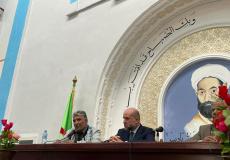 قاضي قضاة فلسطين خلال إلقاء محاضرة في الجزائر