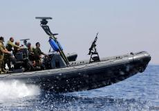 الزوارق الحربية الإسرائيلية في عرض البحر