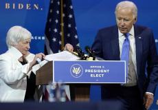 جانيت يلين برفقة جو بايدن