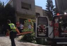 اصابة خطيرة لشاب سقط من سيارة في الداخل المحتل