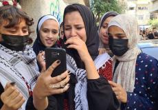 فرحة عائلة أسيرة محررّة من غزة يشاهدونها لأول مرة منذ 6 سنوات