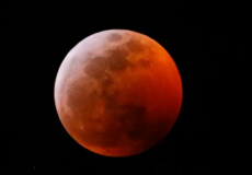 هل خسوف القمر من علامات الساعة – القمر الدموي 2023
