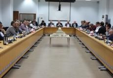 تجار وموردو السلع الغذائية خلال لقائهم بوزير الاقتصاد