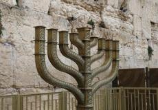 شمعدان في ساحة البراق