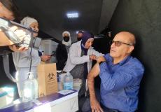 د. غنام ومديرا الصحة والشرطة في رام الله والبيرة يطلقون حملة تطعيم ميدانية