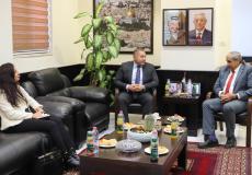 زيارة والسفير المصري يبحثان التهدئة وإعمار غزة والمصالحة