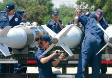 صواريخ يتم تجهيزها لتوضع على الطائرات الاسرائيلية-أرشيف