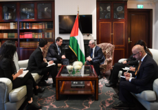 رئيس الوزراء الفلسطيني محمد اشتية مع المبعوث الروسي لعملية السلام فلاديمير سافرونكوف