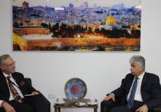 وزير التنمية الاجتماعية احمد مجدلاني خلال لقائه قنصل مملكة السويد