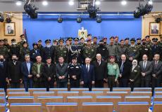 رئيس الوزراء، وزير الداخلية محمد اشتية، خلال تكريم 34 ضابطا وضابط صف من أبناء المؤسسة الأمنية