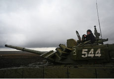 مدرعة روسية على الحدود الاوكرانية الروسية