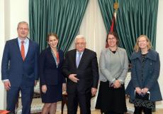 الرئيس عباس يستقبل مساعدة وزير الخارجية الأميركية