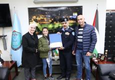 اللواء يوسف الحلو يكرم الطفلة لارا لمشاركتها بفلم توعوي للشرطة 